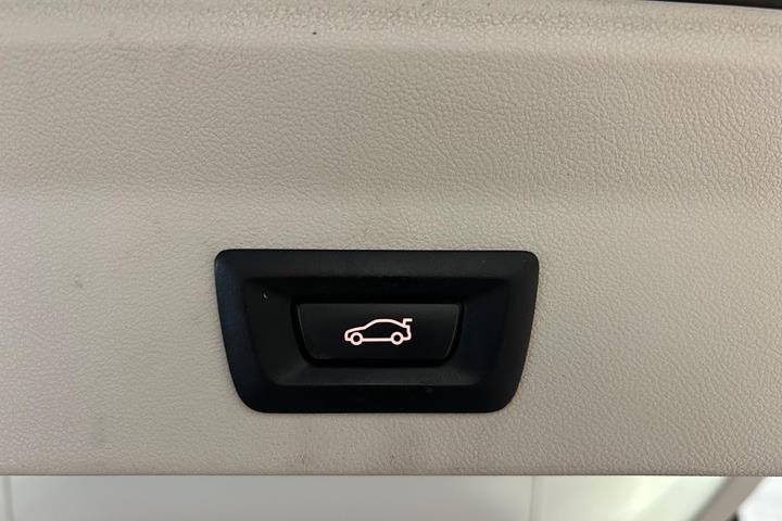 Grå BMW X3 fra 2018