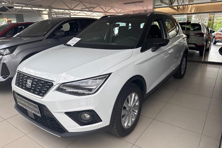 Hvid Seat Arona fra 2020 set udefra