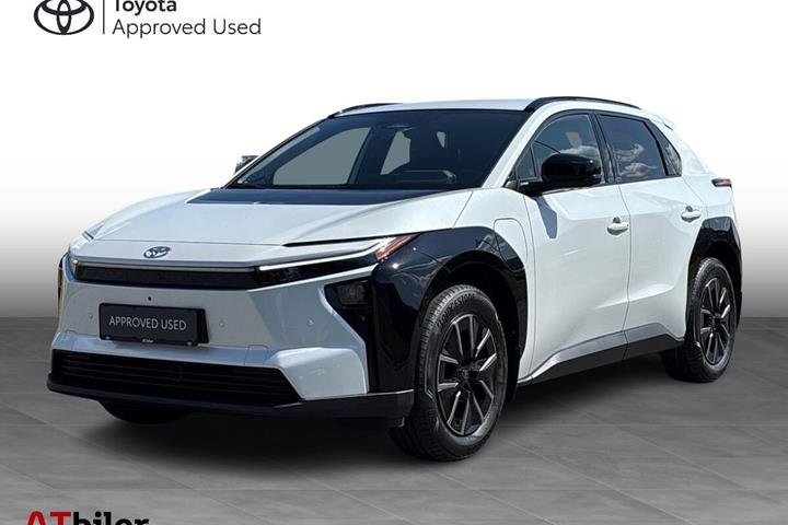 Hvid Toyota BZ4X fra 2026