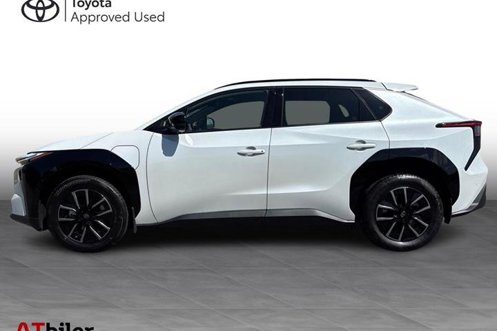 Hvid Toyota BZ4X fra 2026