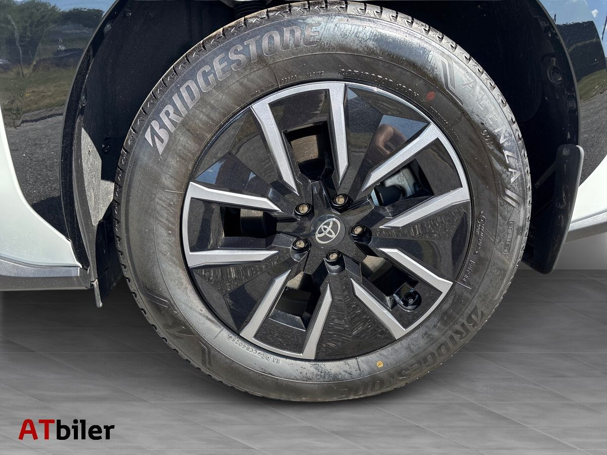 Hvid Toyota BZ4X fra 2026