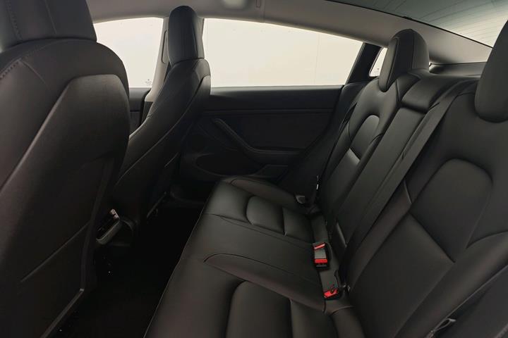 Hvid Tesla Model 3 fra 2023