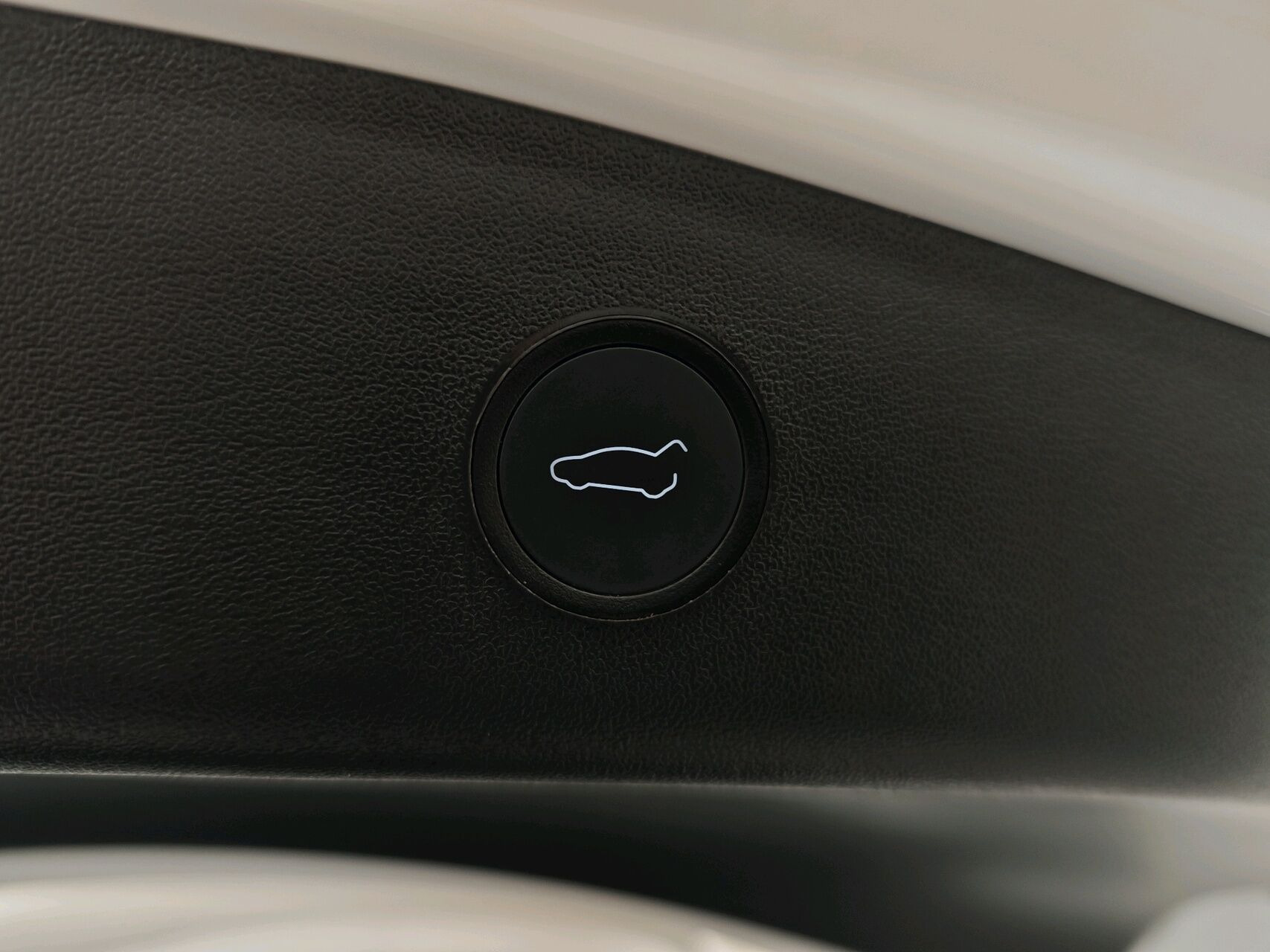 Hvid Tesla Model 3 fra 2023