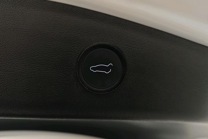 Hvid Tesla Model 3 fra 2023