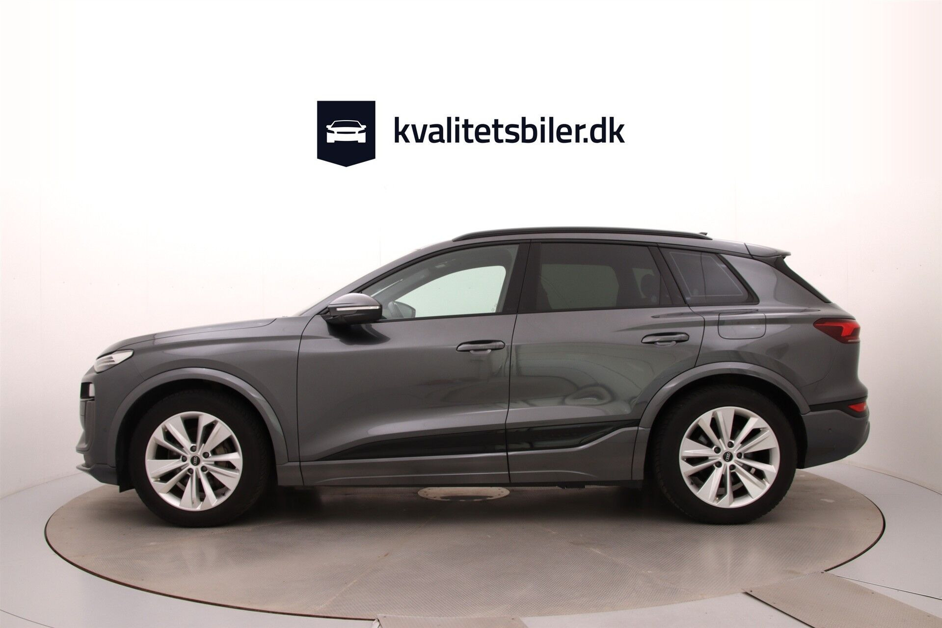Grå Audi Q6 fra 2024