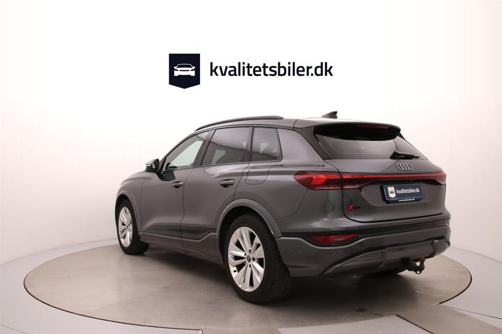 Grå Audi Q6 fra 2024
