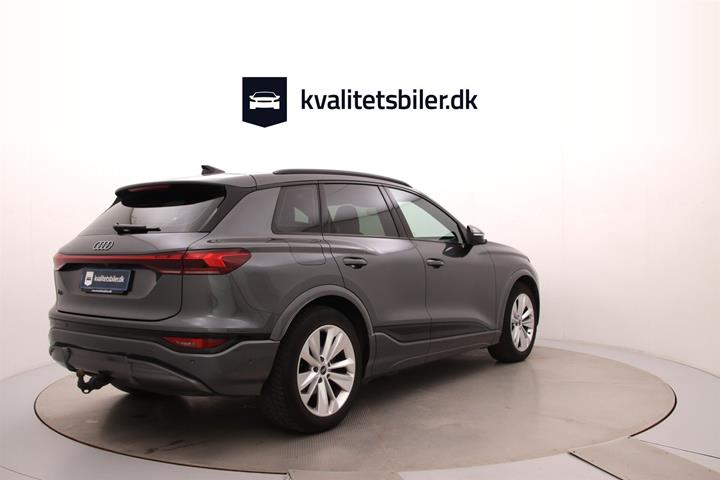 Grå Audi Q6 fra 2024