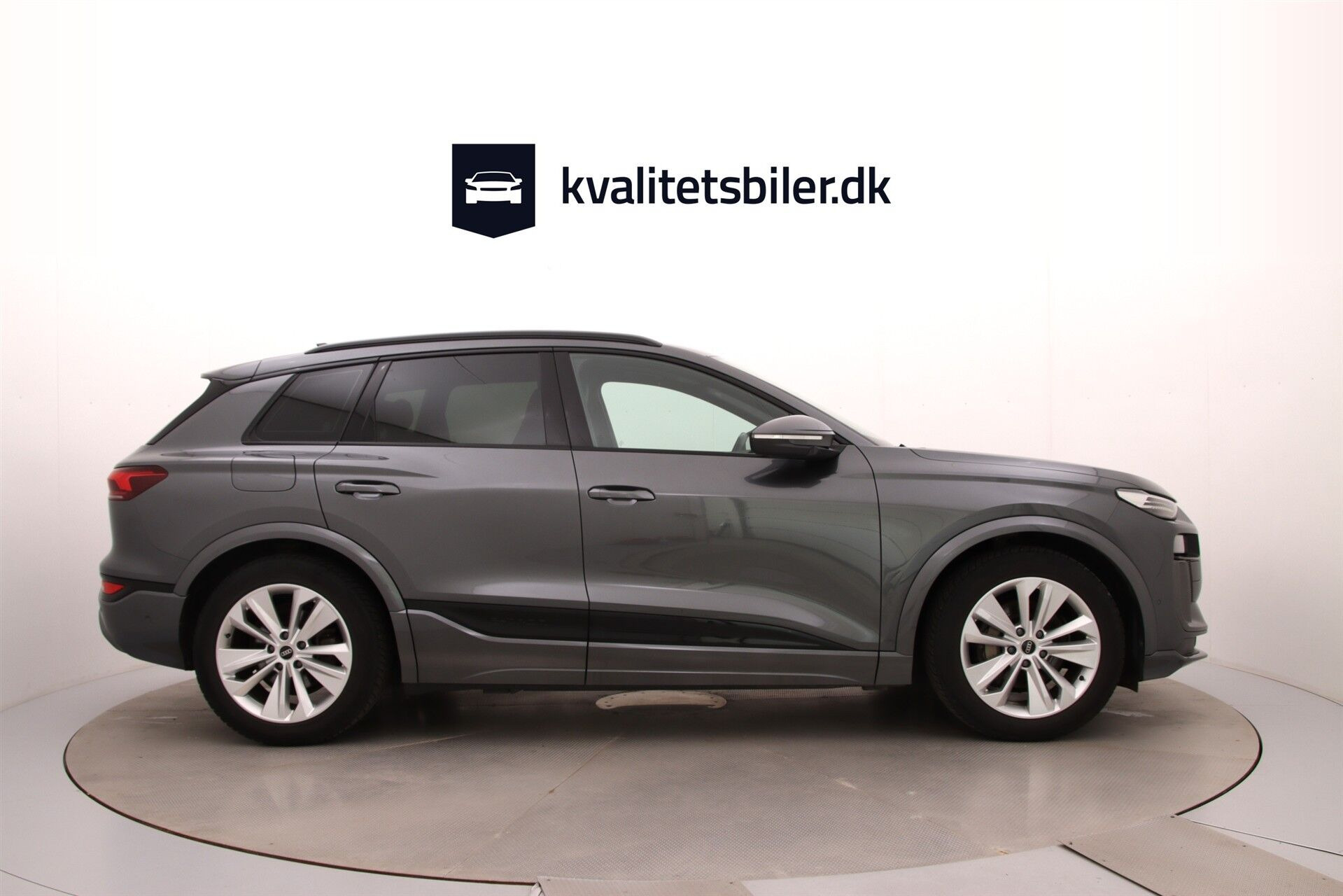 Grå Audi Q6 fra 2024
