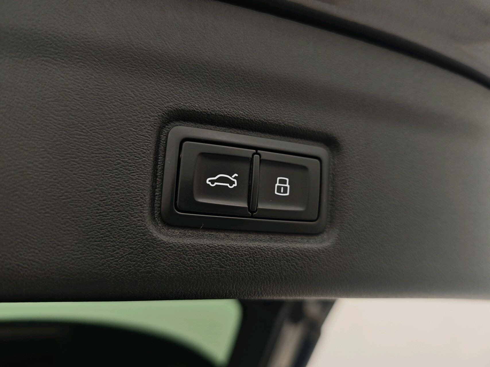 Grå Audi Q6 fra 2024