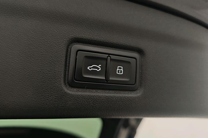 Grå Audi Q6 fra 2024