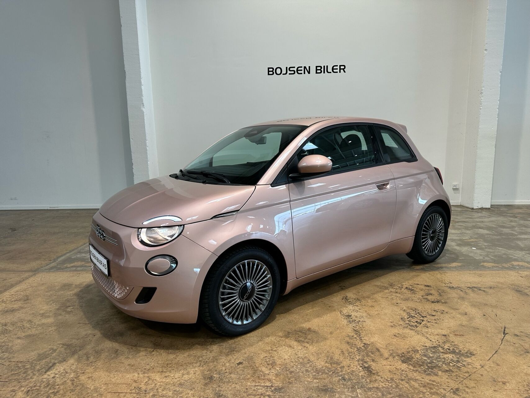Pink Fiat 500e fra 2023