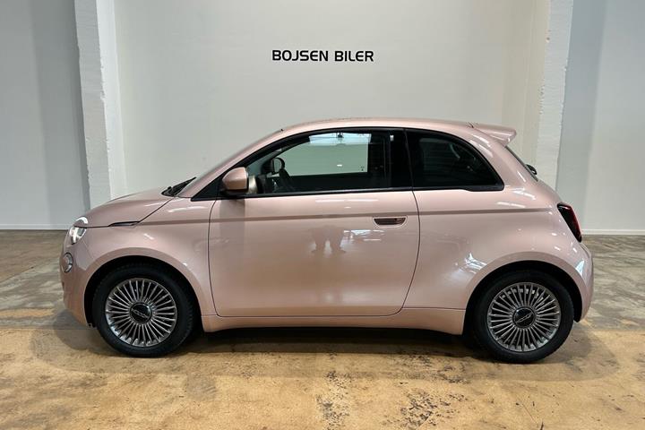 Pink Fiat 500e fra 2023