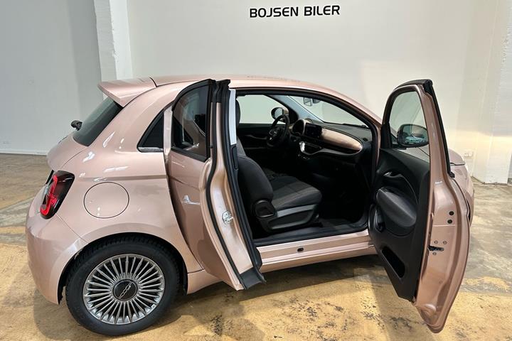 Pink Fiat 500e fra 2023