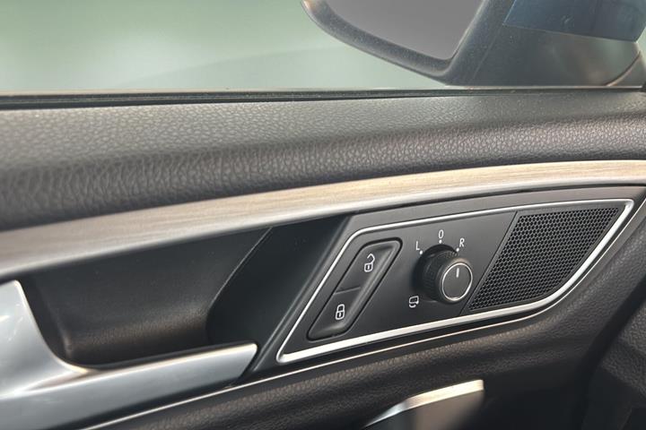 undefined VW Golf Sportsvan fra 2015