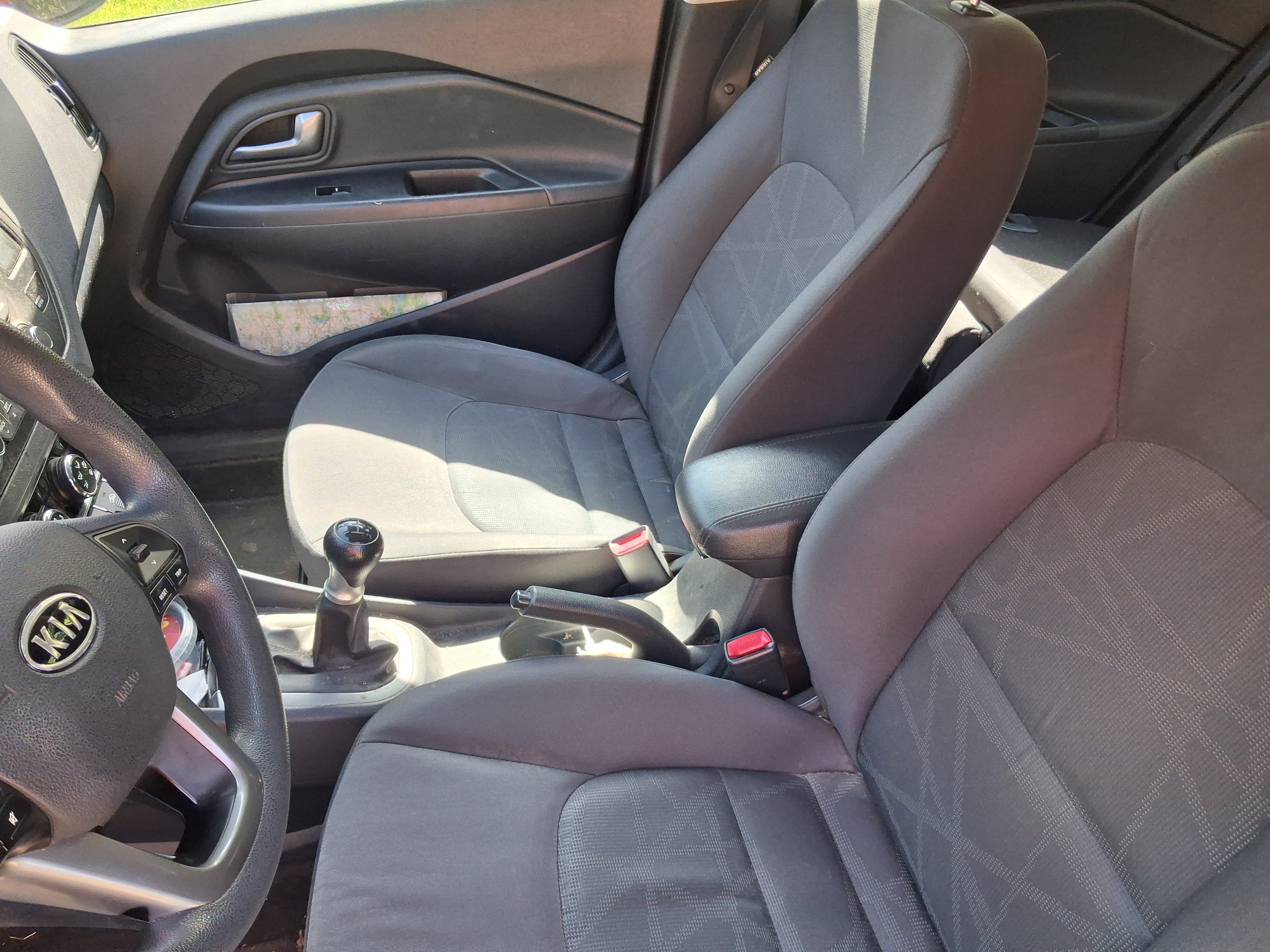 Rød Kia Rio fra 2012