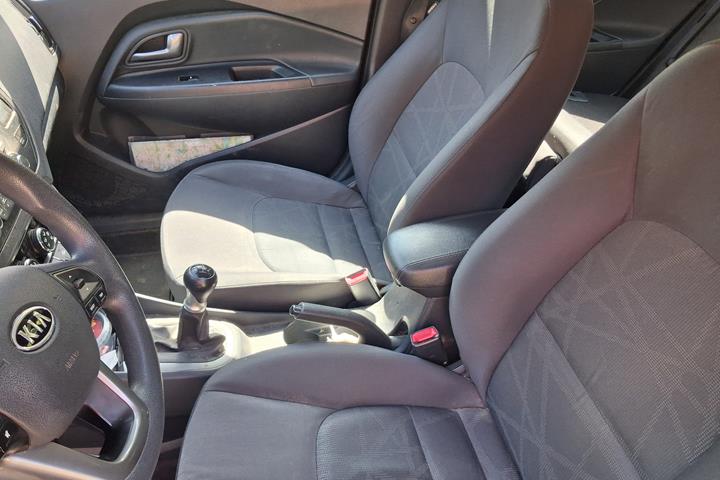 Rød Kia Rio fra 2012