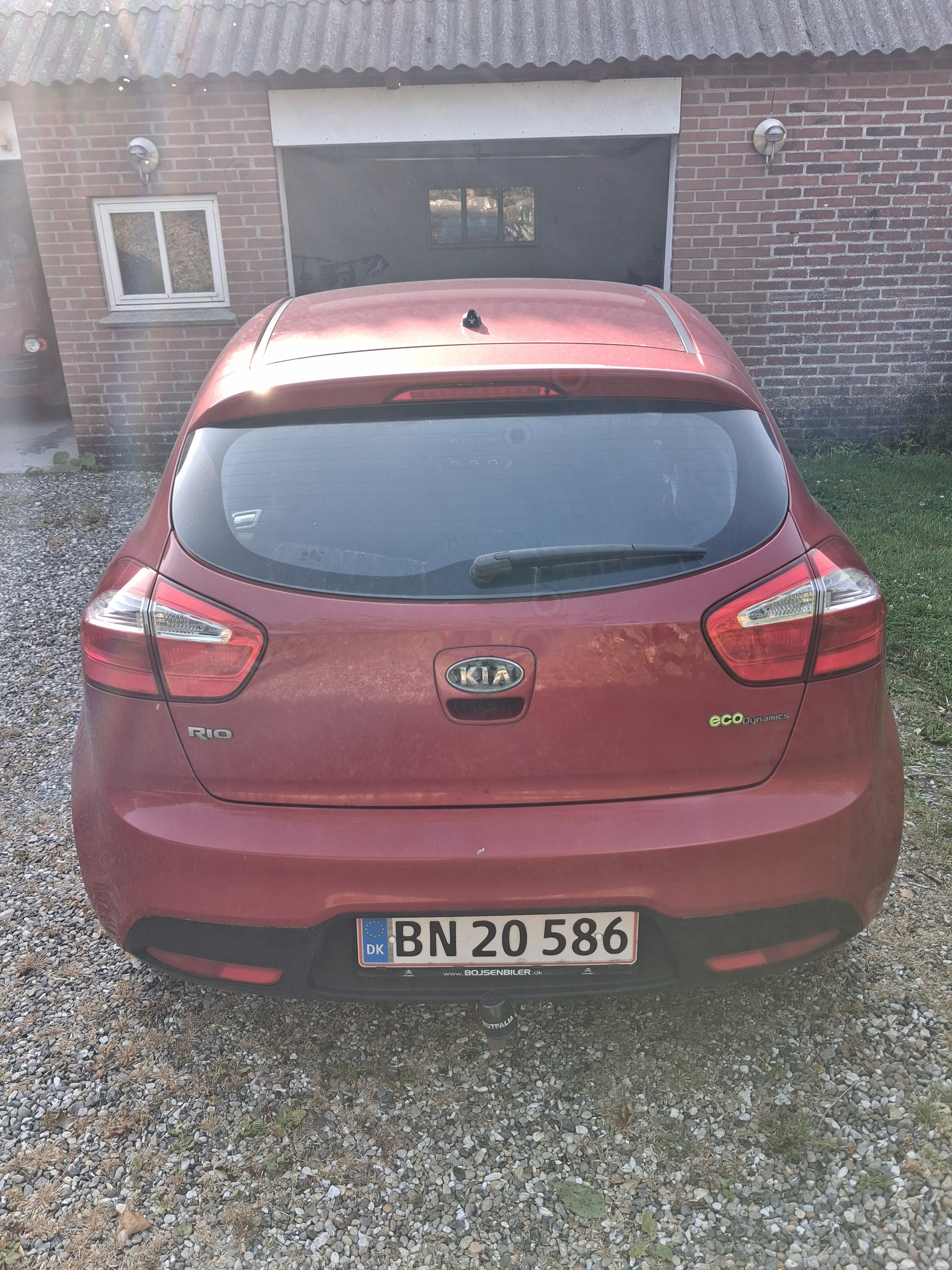 Rød Kia Rio fra 2012