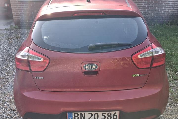 Rød Kia Rio fra 2012