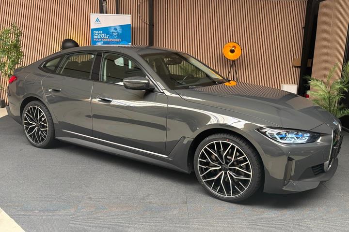Grå BMW i4 fra 2022