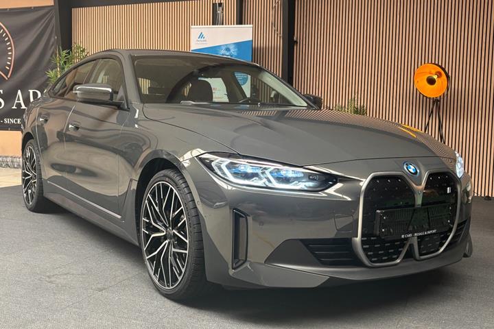 Grå BMW i4 fra 2022