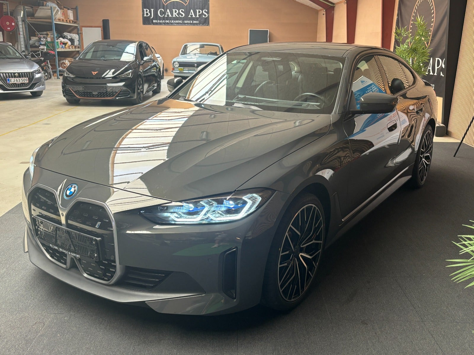Grå BMW i4 fra 2022