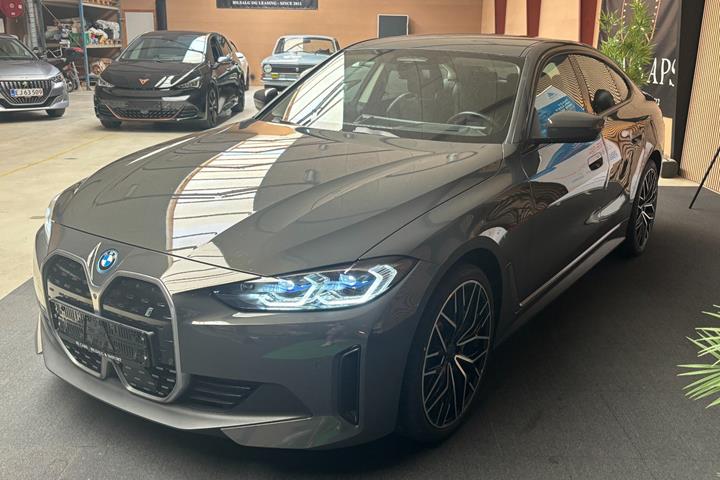 Grå BMW i4 fra 2022