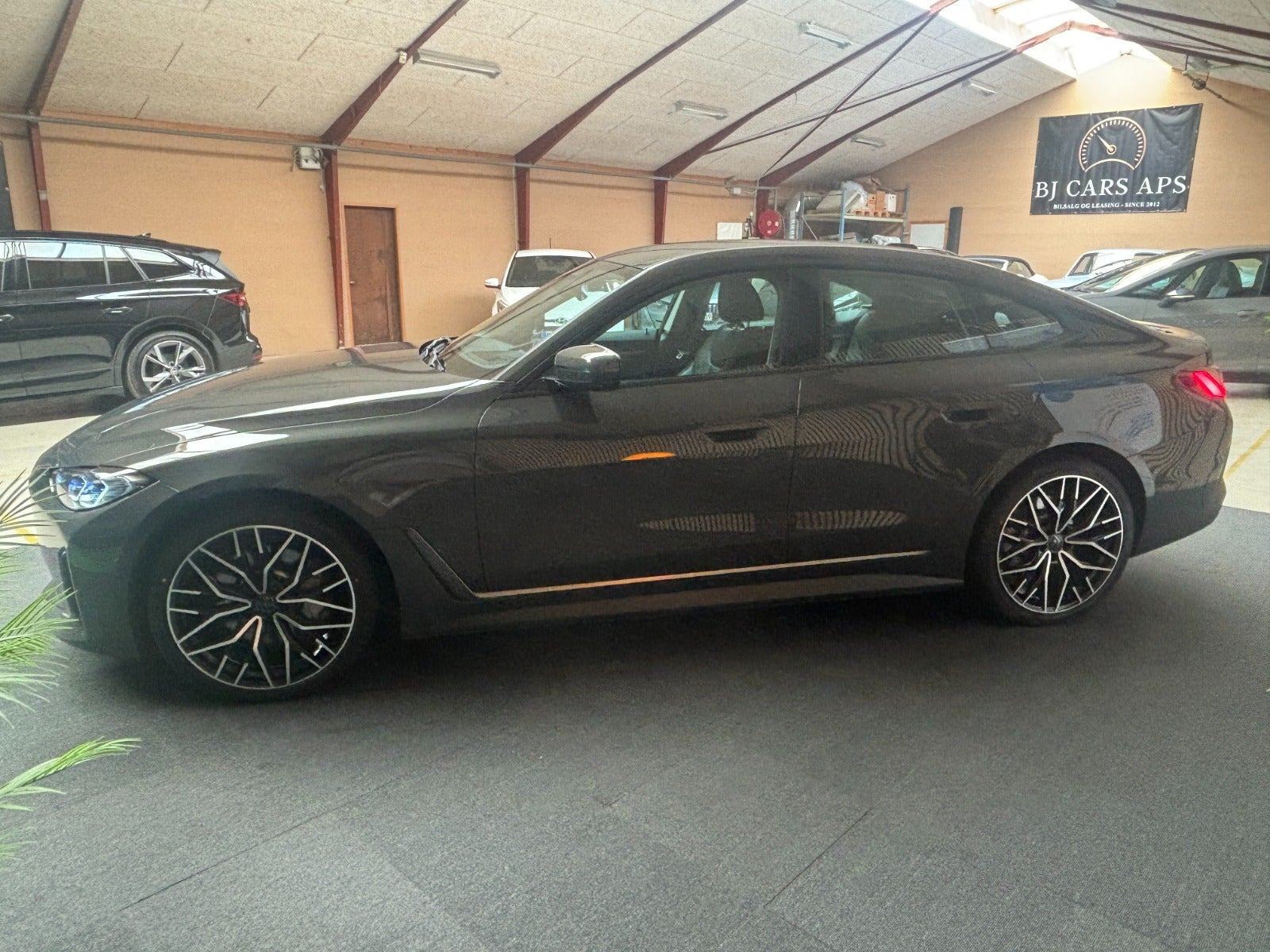 Grå BMW i4 fra 2022
