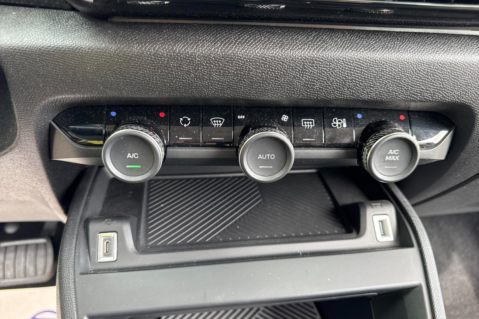 Grå Citroën ë-C4 fra 2025