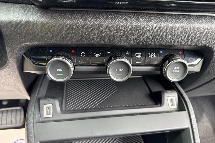 Grå Citroën ë-C4 fra 2025