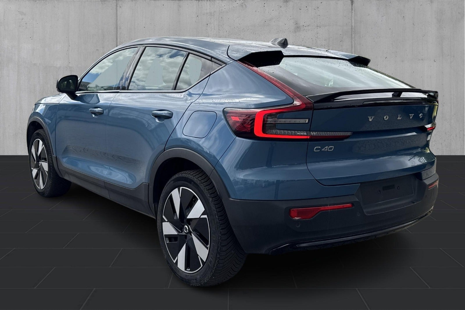 Blå Volvo C40 fra 2023