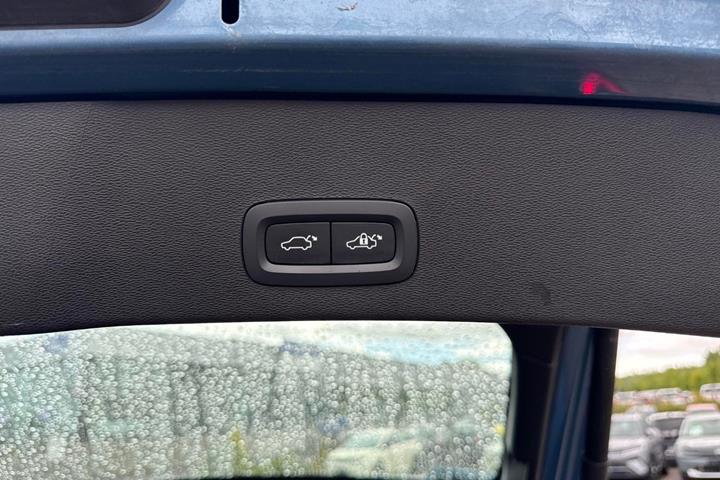 Blå Volvo C40 fra 2023