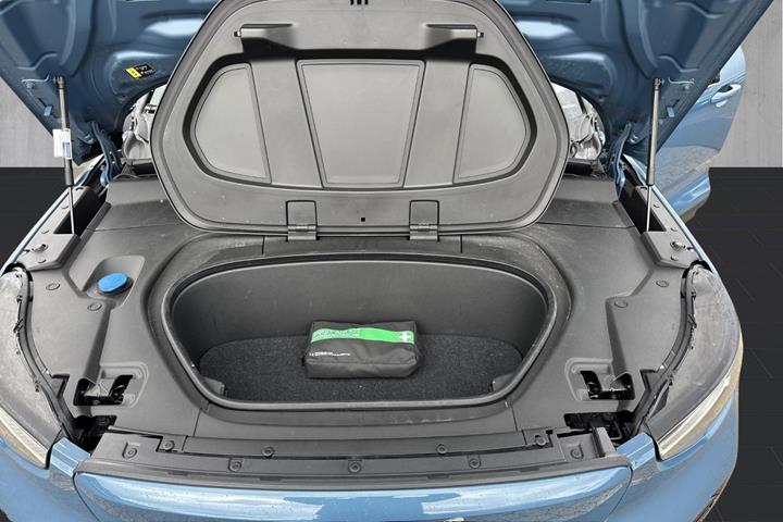 Blå Volvo C40 fra 2023