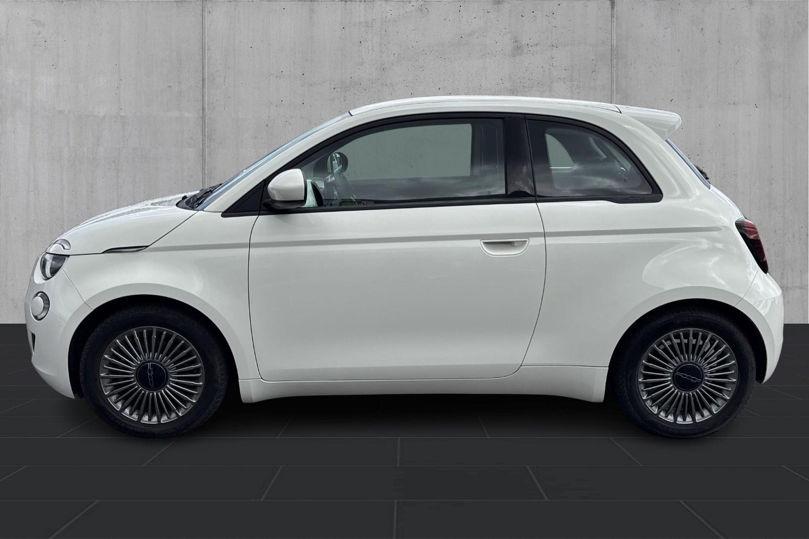 Grøn Fiat 500e fra 2023