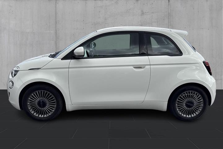 Grøn Fiat 500e fra 2023
