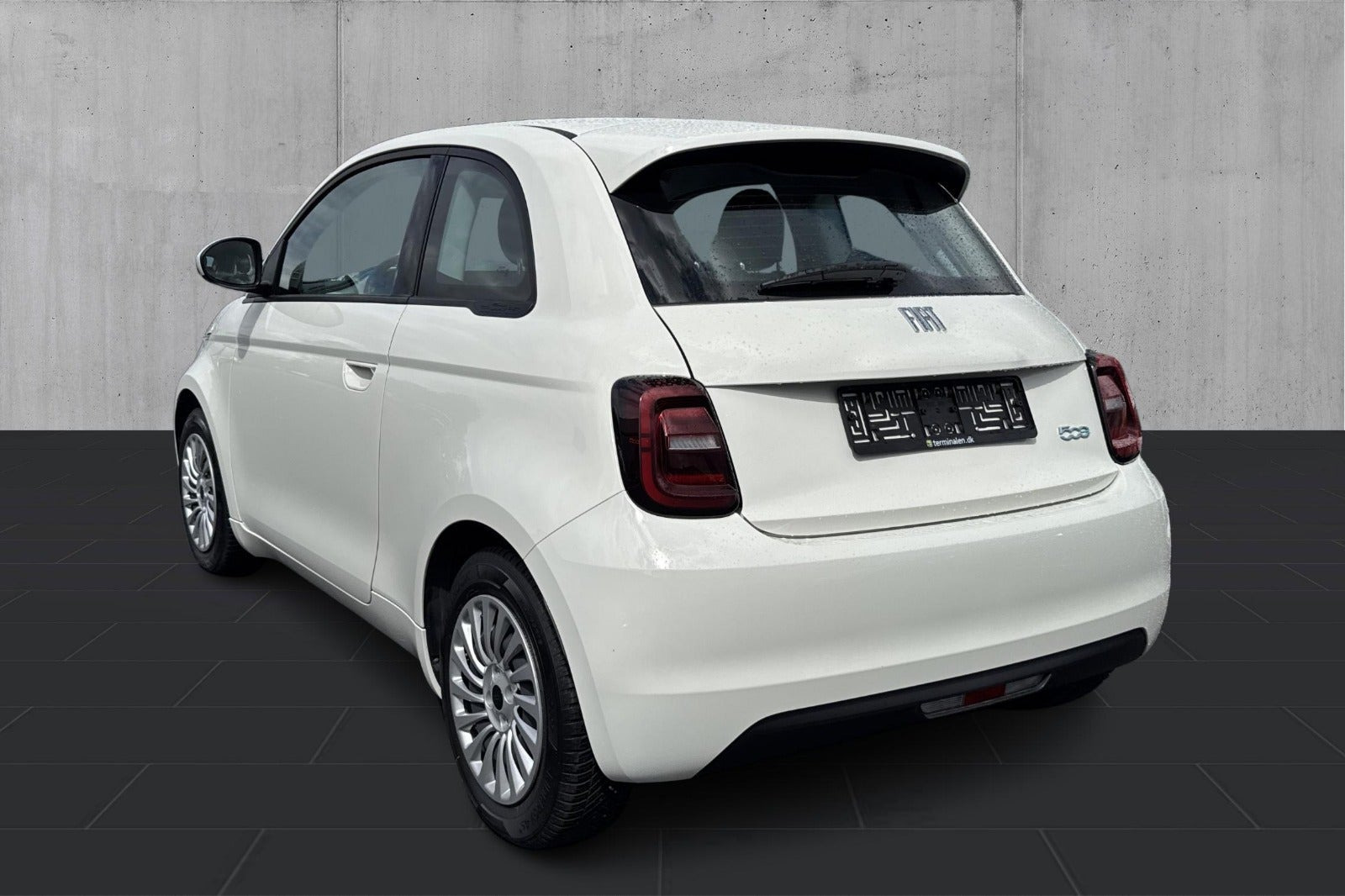 Hvid Fiat 500e fra 2023