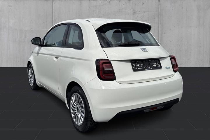 Hvid Fiat 500e fra 2023