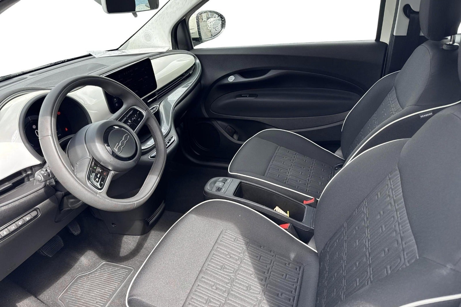 Hvid Fiat 500e fra 2023