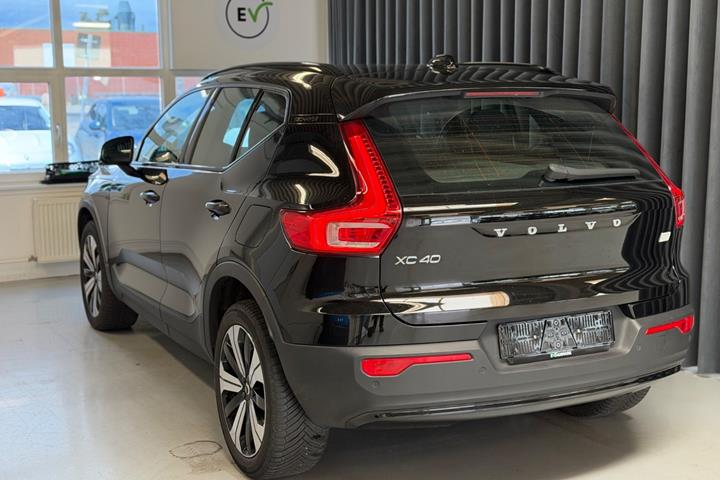 Sort Volvo XC40 fra 2023