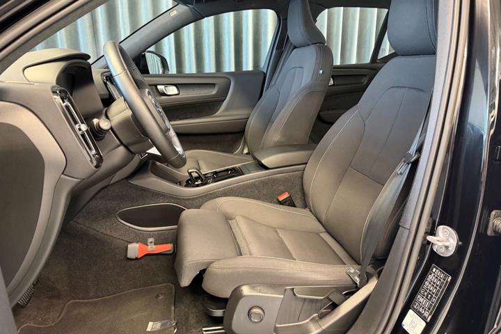 Sort Volvo XC40 fra 2023
