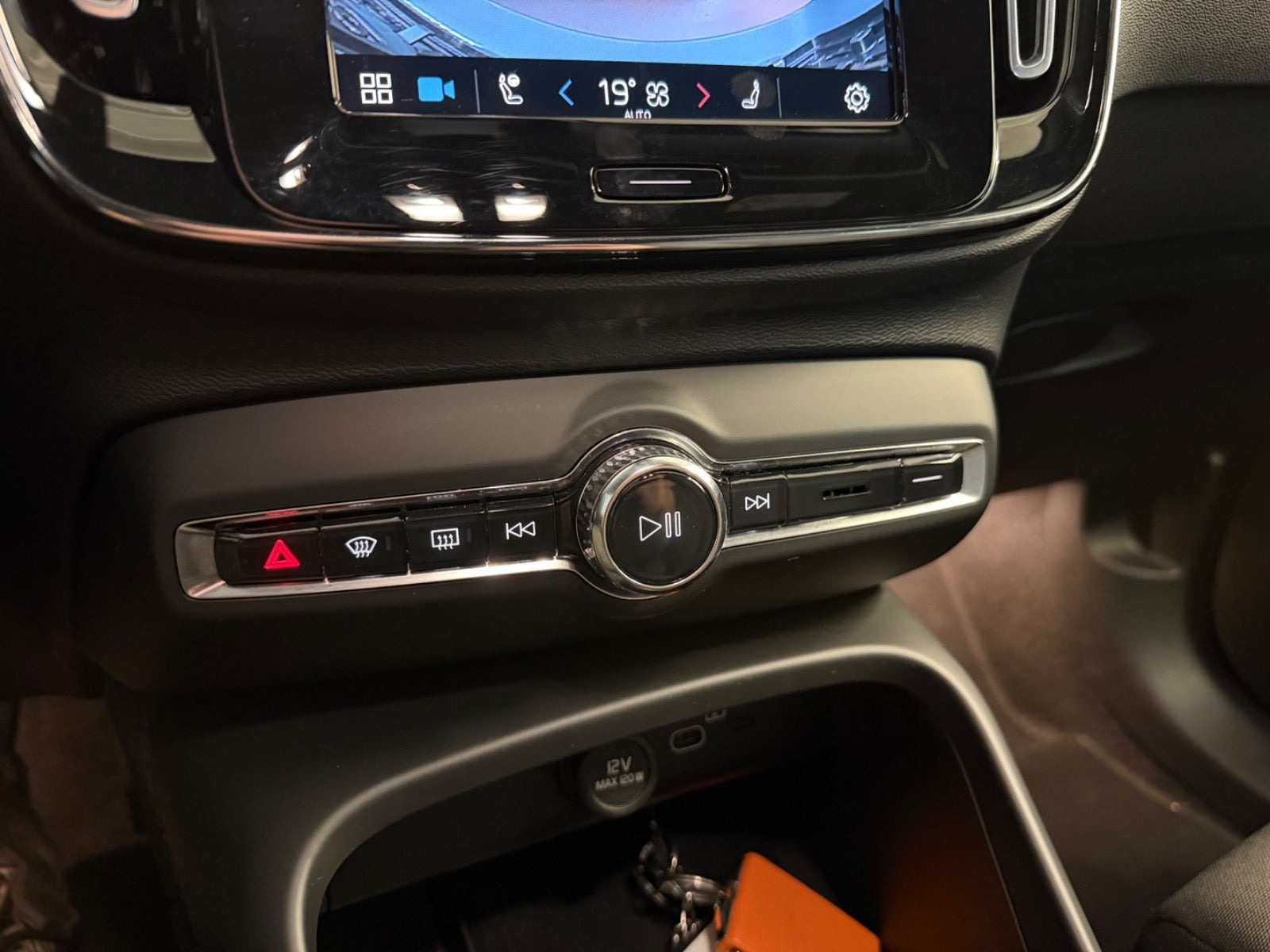 Sort Volvo XC40 fra 2023