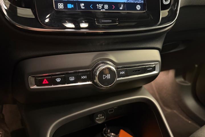 Sort Volvo XC40 fra 2023