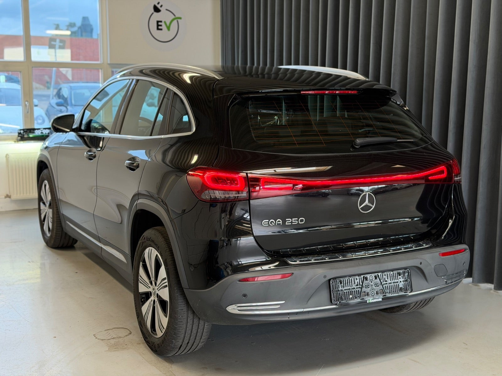 Sort Mercedes EQA250 fra 2021