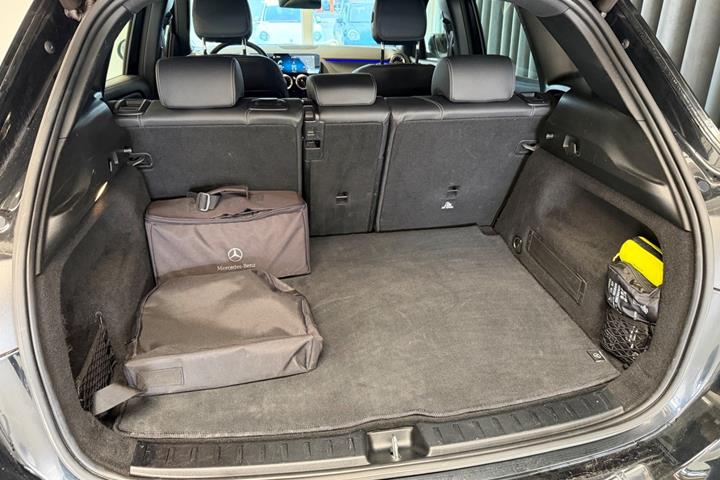 Sort Mercedes EQA250 fra 2021
