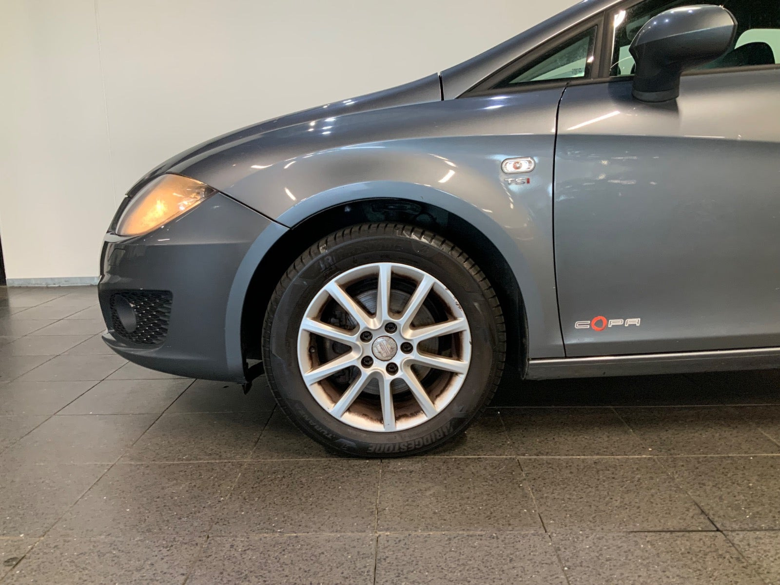 Grå Seat Leon fra 2013
