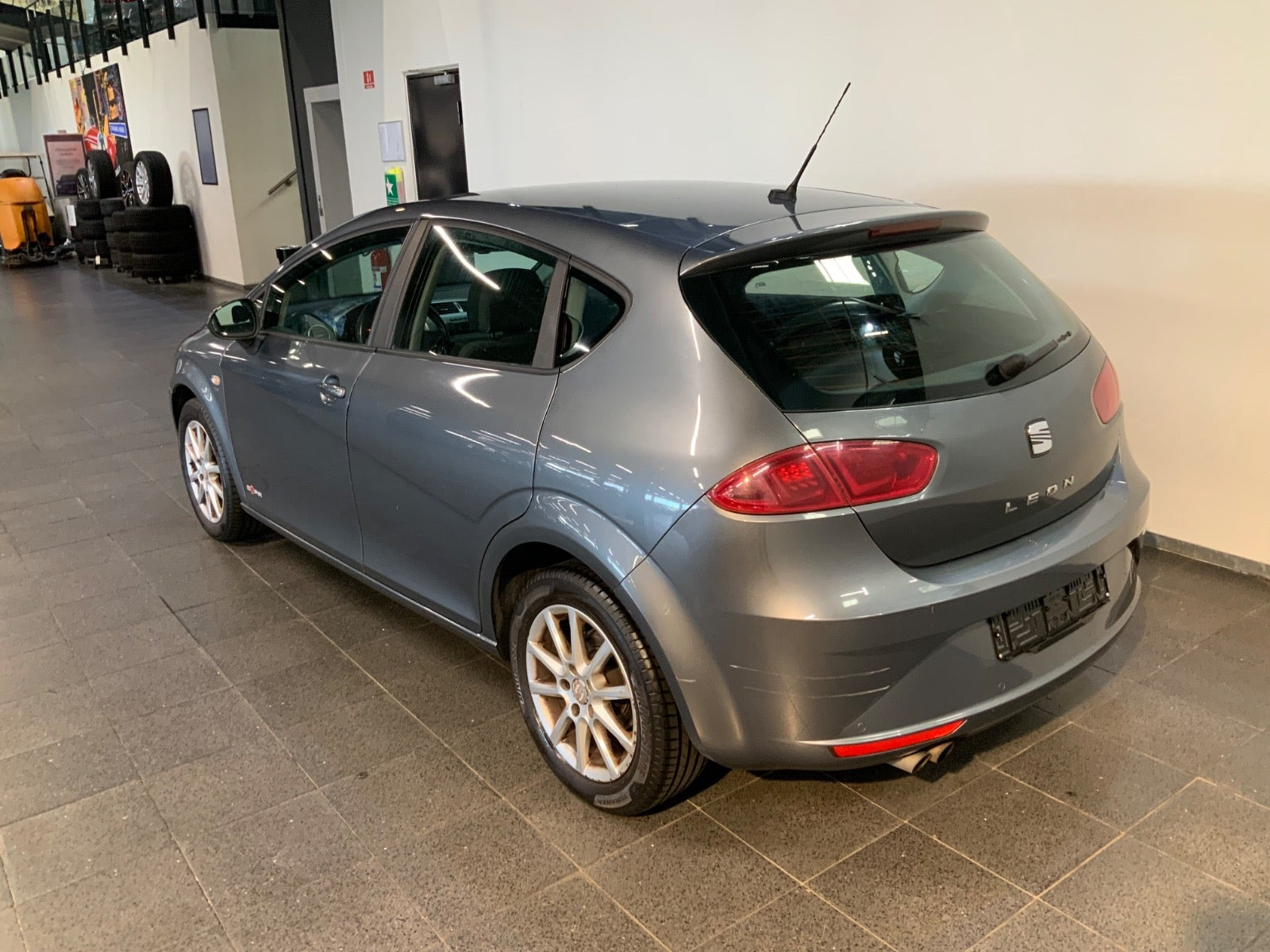 Grå Seat Leon fra 2013
