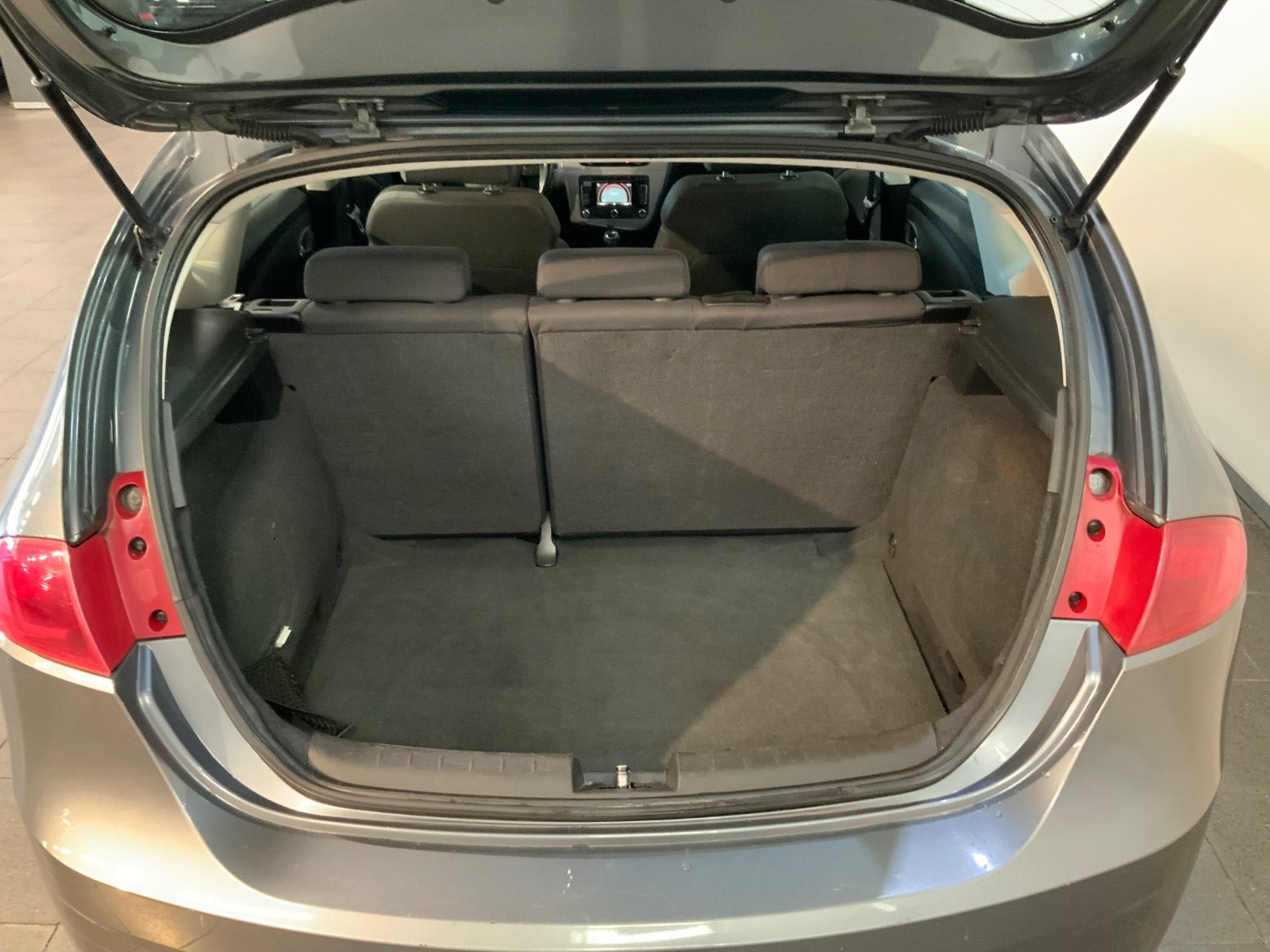 Grå Seat Leon fra 2013