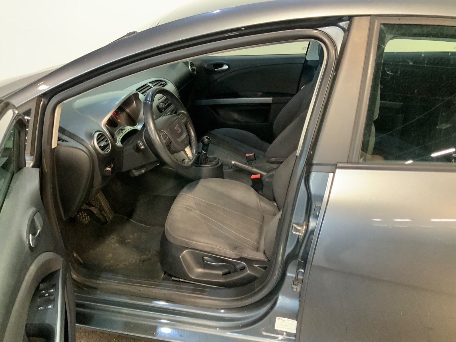 Grå Seat Leon fra 2013