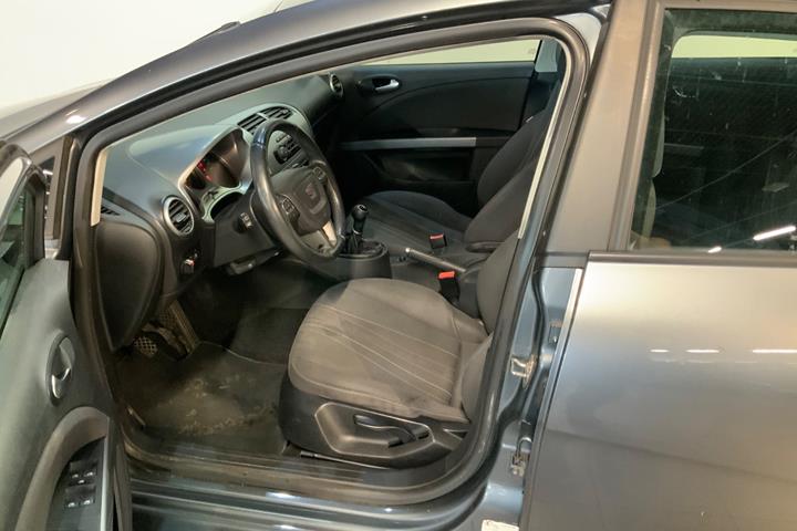 Grå Seat Leon fra 2013