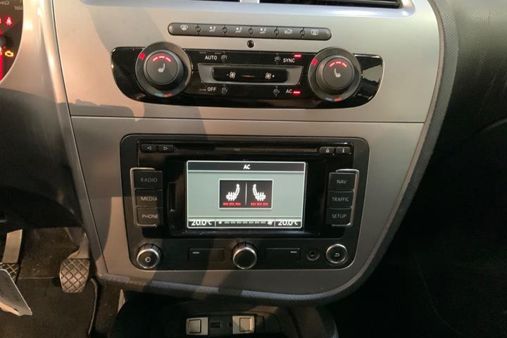 Grå Seat Leon fra 2013
