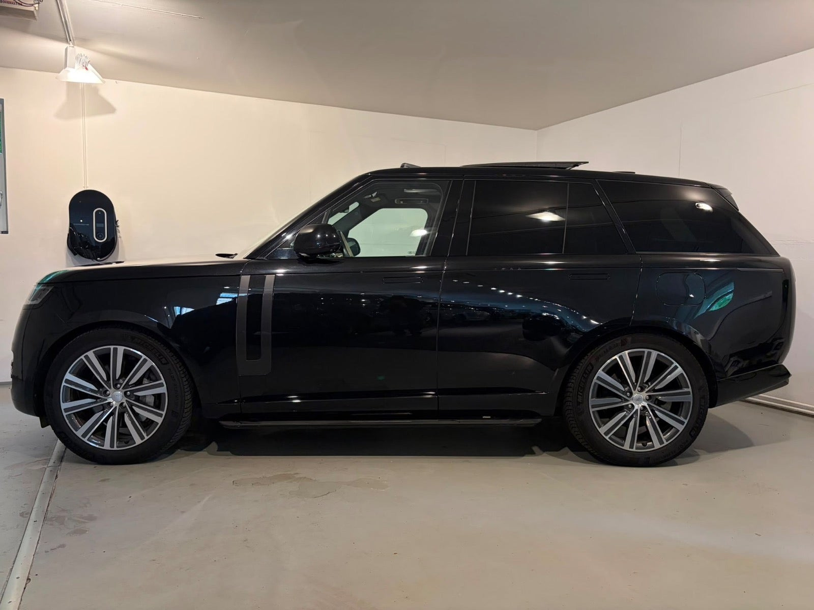 Sort Land Rover Range Rover fra 2023